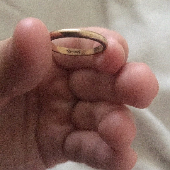 Solid Gold ring - Picture 2 of 2